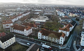 Die Abrissarbeiten auf dem Gelände der ehemaligen Alanbrooke-Kaserne schreiten fort, wie ein Blick aus der Vogelperspektive zeigt. - Jens Reddeker Die Abrissarbeiten auf dem Gelände der ehemaligen Alanbrooke-Kaserne schreiten fort, wie ein Blick aus der Vogelperspektive zeigt. - Jens Reddeker