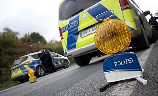 Nur durch das geschickte Lenkmanöver einer Polizistin konnte ein Zusammenstoß verhindert werden. - Symbolfoto/ Niklas Tüns Nur durch das geschickte Lenkmanöver einer Polizistin konnte ein Zusammenstoß verhindert werden. - Symbolfoto/ Niklas Tüns