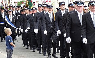 Zum Nörder Schützenfest steht das ganze Dorf spalier. - Moritz Räker Zum Nörder Schützenfest steht das ganze Dorf spalier. - Moritz Räker