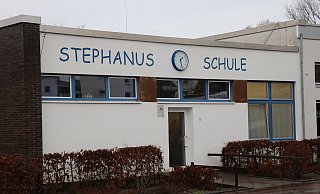 An der Stephanusschule wird mehr Raum benötigt, der übergangsweise durch weitere Container geschaffen wird. Zugleich sollen die vorhandenen Gebäude bis 2026 neu konzipiert und erweitert werden. - Holger Kosbab An der Stephanusschule wird mehr Raum benötigt, der übergangsweise durch weitere Container geschaffen wird. Zugleich sollen die vorhandenen Gebäude bis 2026 neu konzipiert und erweitert werden. - Holger Kosbab
