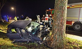 Der Ford Fiesta, in dem zwei Bielefelderinnen (20, 21) und eine Gütersloherin (20) saßen, wurde massiv deformiert. - Barbara Franke Der Ford Fiesta, in dem zwei Bielefelderinnen (20, 21) und eine Gütersloherin (20) saßen, wurde massiv deformiert. - Barbara Franke