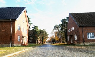 Ab 2026, so die Hoffnung, sollen sich hier die Studenten tummeln. Bis dahin muss auf dem Gelände der ehemaligen Kaserne noch viel passieren. - Throsten Ulonska Ab 2026, so die Hoffnung, sollen sich hier die Studenten tummeln. Bis dahin muss auf dem Gelände der ehemaligen Kaserne noch viel passieren. - Throsten Ulonska