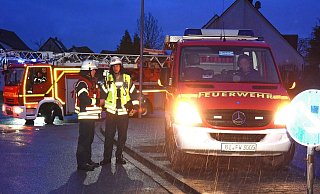 Die Feuerwehr rückte am Sonntagabend nach Dornberg aus. Angebranntes Essen hatte für einen Feueralarm gesorgt. - Barbara Franke Die Feuerwehr rückte am Sonntagabend nach Dornberg aus. Angebranntes Essen hatte für einen Feueralarm gesorgt. - Barbara Franke
