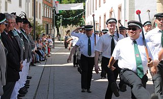 Kranzniederlegung und Parade auf dem Marktplatz. - Manuela Puls Kranzniederlegung und Parade auf dem Marktplatz. - Manuela Puls