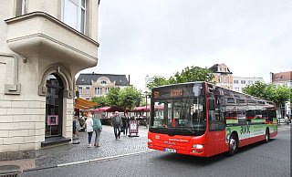 Der Dreh- und Angelpunkt des Busverkehrs in Herford ist der Alte Markt. - Frank-Michael Kiel-Steinkamp Der Dreh- und Angelpunkt des Busverkehrs in Herford ist der Alte Markt. - Frank-Michael Kiel-Steinkamp