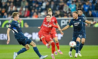 Rein damit: Kölns Said El Mala trifft zur Gästeführung. - Uwe Anspach/dpa Rein damit: Kölns Said El Mala trifft zur Gästeführung. - Uwe Anspach/dpa