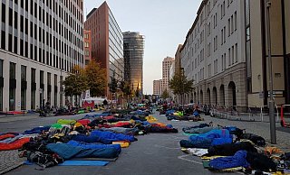 Der "Campingplatz" der Demonstranten vor dem Bundesumweltministerium. - christiane-busche Der "Campingplatz" der Demonstranten vor dem Bundesumweltministerium. - christiane-busche