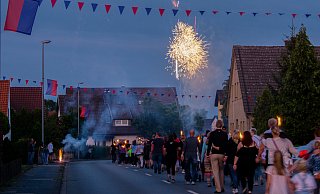 Ein Bild aus dem vergangenen Jahr: Der Spielmannszug Kirchlengern führte den Fackelumzug durch den Ort an. - Joel Beinke Ein Bild aus dem vergangenen Jahr: Der Spielmannszug Kirchlengern führte den Fackelumzug durch den Ort an. - Joel Beinke