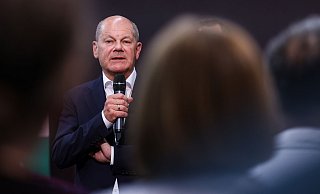 «Am Ende müssen wir Demokratie als Bürgerinnen und Bürger schon immer selbst verteidigen», sagt Olaf Scholz. - Jan Woitas/dpa «Am Ende müssen wir Demokratie als Bürgerinnen und Bürger schon immer selbst verteidigen», sagt Olaf Scholz. - Jan Woitas/dpa
