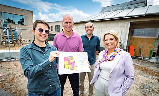 Stellen das "Helli"-Projekt vor: (v.l.) ISB-Projektleiterin Sandra Husemann, Dezernent Ingo Nürnberger, Stefan Nowak (Crayen, Bergedieck, Klasing) und Andrea Steinberg (Büro für Sozialplanung). - Barbara Franke Stellen das "Helli"-Projekt vor: (v.l.) ISB-Projektleiterin Sandra Husemann, Dezernent Ingo Nürnberger, Stefan Nowak (Crayen, Bergedieck, Klasing) und Andrea Steinberg (Büro für Sozialplanung). - Barbara Franke