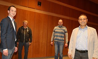 Die SPD Schloß Holte-Stukenbrock hat ihren Fraktionsvorstand neu gewählt. Die Wahlen erfolgten in geheimer Abstimmung. Einstimmig gewählt wurden:(von links) Martin Kalkreuter (Schriftführer), Ulrich Sigrist, (stellvertretender Fraktionsvorsitzender), Uwe Siek (Kassierer) und Metin Eser (Fraktionsvorsitzender). - Uschi Mickley Die SPD Schloß Holte-Stukenbrock hat ihren Fraktionsvorstand neu gewählt. Die Wahlen erfolgten in geheimer Abstimmung. Einstimmig gewählt wurden:(von links) Martin Kalkreuter (Schriftführer), Ulrich Sigrist, (stellvertretender Fraktionsvorsitzender), Uwe Siek (Kassierer) und Metin Eser (Fraktionsvorsitzender). - Uschi Mickley