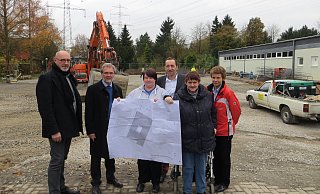 (v. l.) Architekt Wolfgang Just, Geschäftsführer Klaus-Heiner Kaufmann, Marion Hils vom Werkstattrat, Werkstattleiter Thomas Rudolphi, Beschäftigte Hildegard Klegraf und Monika Göddeker, Projektsteuerung Architekturbüro Hülsmann. - FOTO: CARITAS (v. l.) Architekt Wolfgang Just, Geschäftsführer Klaus-Heiner Kaufmann, Marion Hils vom Werkstattrat, Werkstattleiter Thomas Rudolphi, Beschäftigte Hildegard Klegraf und Monika Göddeker, Projektsteuerung Architekturbüro Hülsmann. - FOTO: CARITAS