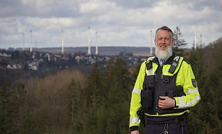 Torsten Dören hat von der Aabachtalsperre einen guten Blick auf den Bezirk rund um Bad Wünnenberg, für den er als Bezirksdienstbeamte verantwortlich ist. - Felix Schwien Torsten Dören hat von der Aabachtalsperre einen guten Blick auf den Bezirk rund um Bad Wünnenberg, für den er als Bezirksdienstbeamte verantwortlich ist. - Felix Schwien