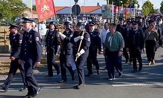 Auf dem Marsch zum neuen Standort im Südwesten der Stadt. - Ralph Meyer Auf dem Marsch zum neuen Standort im Südwesten der Stadt. - Ralph Meyer