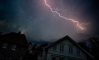 Nach der Hitze waren für Mittwochabend im Kreis Gütersloh Gewitter und Starkregen angekündigt. Es regnete und stürmte – größere Zwischenfälle gab es aber nicht. - picture alliance/dpa Nach der Hitze waren für Mittwochabend im Kreis Gütersloh Gewitter und Starkregen angekündigt. Es regnete und stürmte – größere Zwischenfälle gab es aber nicht. - picture alliance/dpa