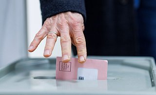 Am 14. September 2025 stehen in Bad Lippspringe zwei Kandidaten für das Amt des Bürgermeisters zur Wahl. Auch vorab kann bereits per Briefwahl gewählt werden. - Christoph Reichwein/dpa Am 14. September 2025 stehen in Bad Lippspringe zwei Kandidaten für das Amt des Bürgermeisters zur Wahl. Auch vorab kann bereits per Briefwahl gewählt werden. - Christoph Reichwein/dpa