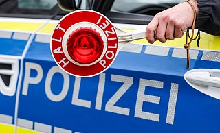 Die Polizei konnte den jungen Fahranfänger schließlich in Rheda-Wiedenbrück im Kreis Gütersloh stoppen. - Jan Woitas/dpa Die Polizei konnte den jungen Fahranfänger schließlich in Rheda-Wiedenbrück im Kreis Gütersloh stoppen. - Jan Woitas/dpa