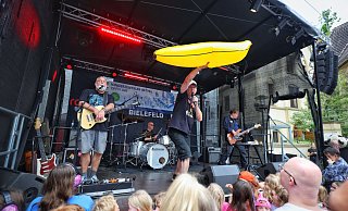 Die ewig junge Kinderband "Randale" auf dem Süsterplatz. - Oliver Krato Die ewig junge Kinderband "Randale" auf dem Süsterplatz. - Oliver Krato