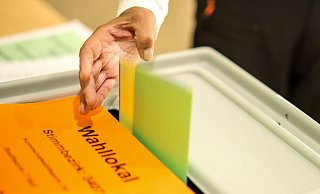 Nicht jeder Stimmzettel, der im Kreis Höxter in der Wahlurne landete, gehörte auch wirklich in den Stimmbezirk. - Christoph Reichwein/dpa Nicht jeder Stimmzettel, der im Kreis Höxter in der Wahlurne landete, gehörte auch wirklich in den Stimmbezirk. - Christoph Reichwein/dpa