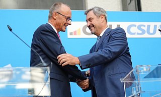 Im Richtungsstreit: CDU-Chef Friedrich Merz (l.) und CSU-Chef Markus Söder. - Kay Nietfeld/dpa Im Richtungsstreit: CDU-Chef Friedrich Merz (l.) und CSU-Chef Markus Söder. - Kay Nietfeld/dpa