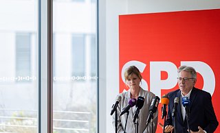 Sarah Philipp und Achim Post, Vorsitzende der nordrhein-westfälischen SPD. - Rolf Vennenbernd/dpa Sarah Philipp und Achim Post, Vorsitzende der nordrhein-westfälischen SPD. - Rolf Vennenbernd/dpa