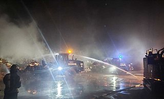 Das Paderborner THW ist im Raum Euskirchen eingesetzt. In der Nacht zu Freitag wurden die Helfer sogar als Feuerwehr benötigt. - THW Paderborn Das Paderborner THW ist im Raum Euskirchen eingesetzt. In der Nacht zu Freitag wurden die Helfer sogar als Feuerwehr benötigt. - THW Paderborn