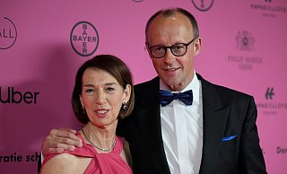 Charlotte und Friedrich Merz beim Bundespresseball Anfang April. - Monika Skolimowska/dpa Charlotte und Friedrich Merz beim Bundespresseball Anfang April. - Monika Skolimowska/dpa