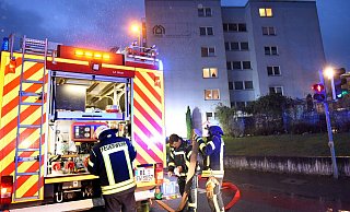 Mit rund 50 Einsatzkräften eilte die Feuerwehr nach dem Notruf Richtung Bielefelder Westen. - Barbara Franke Mit rund 50 Einsatzkräften eilte die Feuerwehr nach dem Notruf Richtung Bielefelder Westen. - Barbara Franke