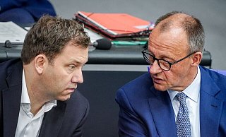 Der Start war holprig. Die Koalitionäre hoffen darauf, dass sie nach der Sommerpause besser in die Spur kommen. (Archivbild) - Kay Nietfeld/dpa Der Start war holprig. Die Koalitionäre hoffen darauf, dass sie nach der Sommerpause besser in die Spur kommen. (Archivbild) - Kay Nietfeld/dpa