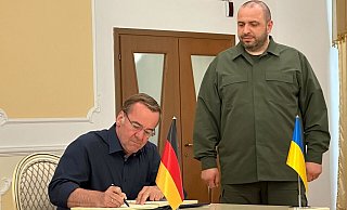 Hält sich derzeit in Odessa auf: Boris Pistorius in Anwesenheit seines ukrainischen Amtskollegen Rustem Umjerow. - Jörg Blank/dpa Hält sich derzeit in Odessa auf: Boris Pistorius in Anwesenheit seines ukrainischen Amtskollegen Rustem Umjerow. - Jörg Blank/dpa