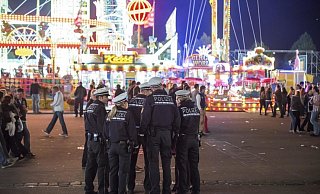 Die Beamten der Gütersloher Polizei waren am Pollhans-Wochenende wieder regelmäßig im Einsatz. - Picture Alliance Die Beamten der Gütersloher Polizei waren am Pollhans-Wochenende wieder regelmäßig im Einsatz. - Picture Alliance