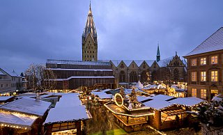 Der Paderborner Domplatz erstrahlt im Weihnachtsglanz. - Stadt Paderborn Der Paderborner Domplatz erstrahlt im Weihnachtsglanz. - Stadt Paderborn