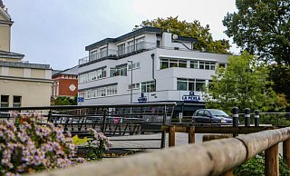 Das "La Perla" an der Schillerstraße hat seine Türen geschlossen. - Daniel Salmon Das "La Perla" an der Schillerstraße hat seine Türen geschlossen. - Daniel Salmon