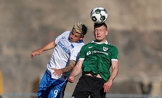 Kopfballduell zwischen dem Münsteraner Paul Jaeckel (rechts) und Herthas Dawid Kownacki. - Friso Gentsch/dpa Kopfballduell zwischen dem Münsteraner Paul Jaeckel (rechts) und Herthas Dawid Kownacki. - Friso Gentsch/dpa