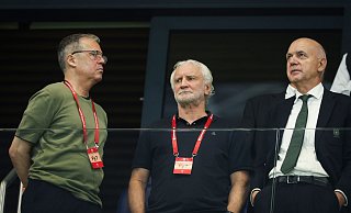 Verspricht einen anderen Auftritt im nächsten Spiel: DFB-Geschäftsführer Andreas Rettig (l). - Christian Charisius/dpa Verspricht einen anderen Auftritt im nächsten Spiel: DFB-Geschäftsführer Andreas Rettig (l). - Christian Charisius/dpa