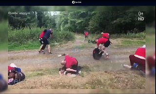Dieses Video zeigt ein Kampfduell des Erfurter Jungsturms (rote T-Shirts) mit einer anderen Hooligan-Gruppe. Auch Bielefelder Hooligans nahmen an so einem illegalen Kampf teil. - Screenshot: ARD / Fakt Dieses Video zeigt ein Kampfduell des Erfurter Jungsturms (rote T-Shirts) mit einer anderen Hooligan-Gruppe. Auch Bielefelder Hooligans nahmen an so einem illegalen Kampf teil. - Screenshot: ARD / Fakt