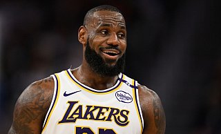 Superstar LeBron James ist zum 21. Mal zum NBA All-Star ernannt worden. - Eakin Howard/AP/dpa Superstar LeBron James ist zum 21. Mal zum NBA All-Star ernannt worden. - Eakin Howard/AP/dpa