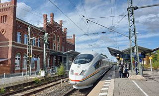 Die Tage des ICE 1223/1224 nach München, der auch in Warburg hält, sind gezählt. - Dieter Scholz Die Tage des ICE 1223/1224 nach München, der auch in Warburg hält, sind gezählt. - Dieter Scholz