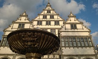 Im Historischen Rathaus tagt die Ratsversammlung. Derzeit besteht sie aus 64 politischen Vertretern aus neun Parteien und Gruppierungen. - Hans-Hermann Igges Im Historischen Rathaus tagt die Ratsversammlung. Derzeit besteht sie aus 64 politischen Vertretern aus neun Parteien und Gruppierungen. - Hans-Hermann Igges