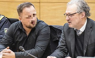 Der Bielefelder Anwalt Georg Schulze (r.) vertritt unter anderem Berat Nimani, den Bruder des getöteten Boxers. - Jörg Dieckmann Der Bielefelder Anwalt Georg Schulze (r.) vertritt unter anderem Berat Nimani, den Bruder des getöteten Boxers. - Jörg Dieckmann