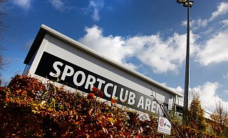 Das Stadion des SC Verl an der Poststraße wurde für Mittwoch ordentlich aufgerüstet. - Roland Thöring Das Stadion des SC Verl an der Poststraße wurde für Mittwoch ordentlich aufgerüstet. - Roland Thöring