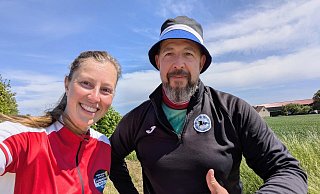 Auf seiner Wanderung nach Berlin hat Markus O'Toole die NW-Radlerin Wiebke Wellnitz getroffen. - Privat Auf seiner Wanderung nach Berlin hat Markus O'Toole die NW-Radlerin Wiebke Wellnitz getroffen. - Privat