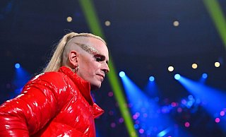 Ein enttäuschter Frontmann: Chris Harms von der Band Lord Of The Lost beim ESC-Finale in Liverpool. - Peter Kneffel/dpa Ein enttäuschter Frontmann: Chris Harms von der Band Lord Of The Lost beim ESC-Finale in Liverpool. - Peter Kneffel/dpa