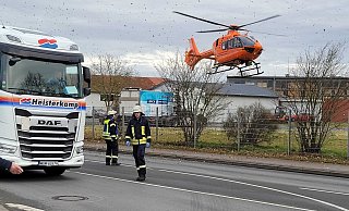Ein Rettungshubschrauber hat den verletzten Versmolder im Kreis Gütersloh abgeholt und in ein Krankenhaus geflogen. - Marc Uthmann Ein Rettungshubschrauber hat den verletzten Versmolder im Kreis Gütersloh abgeholt und in ein Krankenhaus geflogen. - Marc Uthmann