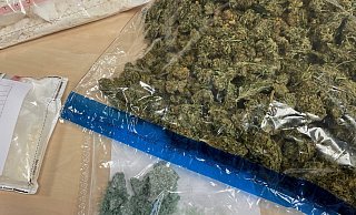 Diese Drogen verschiedener Art konnten die Ermittler sicherstellen. - Polizei Diese Drogen verschiedener Art konnten die Ermittler sicherstellen. - Polizei