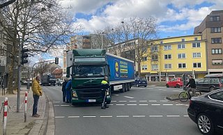 Nichts geht mehr: Beim Abbiegen kam es zu einem technischen Defekt. - Jobst Lüdeking Nichts geht mehr: Beim Abbiegen kam es zu einem technischen Defekt. - Jobst Lüdeking