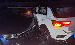 Ein weißer T-Roc von der Insel Rügen kollidiert im westfälischen Steinheim mit einem VW Passat mit Straubinger Kennzeichen. - Burkhard Battran Ein weißer T-Roc von der Insel Rügen kollidiert im westfälischen Steinheim mit einem VW Passat mit Straubinger Kennzeichen. - Burkhard Battran