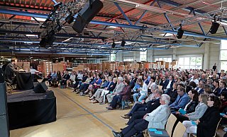 Für Wege durch das Land wurde das Ahlers-Jeanslager in Herford zur Bühne. Im kommenden Jahr soll im Kreis Herford sogar die Auftaktveranstaltung steigen. - Frank-Michael Kiel-Steinkamp Für Wege durch das Land wurde das Ahlers-Jeanslager in Herford zur Bühne. Im kommenden Jahr soll im Kreis Herford sogar die Auftaktveranstaltung steigen. - Frank-Michael Kiel-Steinkamp