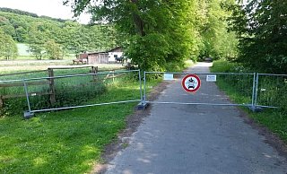 Der derzeit gesperrte Weg führt am Ende des Kurpark hinauf zum Pascheberg. - Matthias Ewers Der derzeit gesperrte Weg führt am Ende des Kurpark hinauf zum Pascheberg. - Matthias Ewers