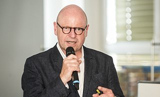 Baulandstratege: Markus Lewe, Oberbürgermeister von Münster, besucht einmal im Monat Unternehmen. „Die sagen mir: ,Bauen Sie Wohnungen für unsere Mitarbeiter’." - Jörg Dieckmann Baulandstratege: Markus Lewe, Oberbürgermeister von Münster, besucht einmal im Monat Unternehmen. „Die sagen mir: ,Bauen Sie Wohnungen für unsere Mitarbeiter’." - Jörg Dieckmann